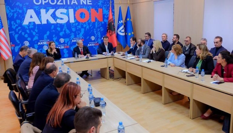 ORË VENDIMTARE/ Kryesia e PD mblidhet për listat! Berisha: Gjiknuri kërcënoi Ramën me fotot e McGonigal që ta fuste në lista