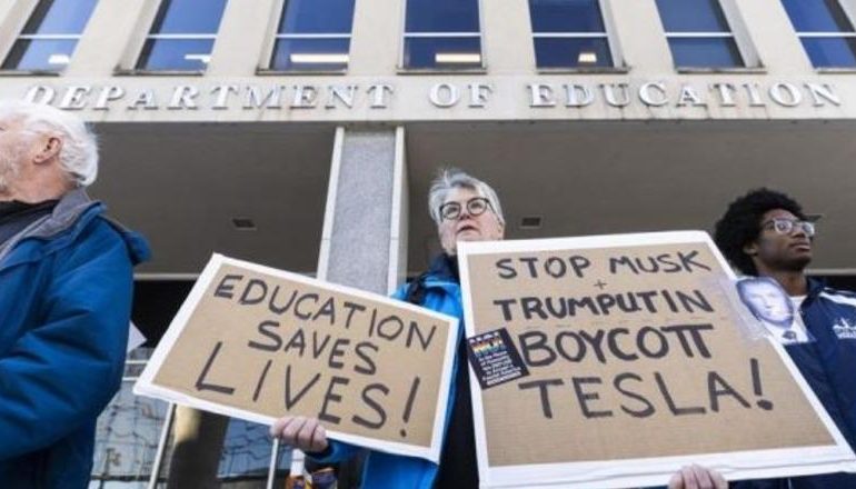 SHBA/ Trump pushon gjysmën e punonjësve të Departamentit të Arsimit! Pse i shpalli luftë shkollave