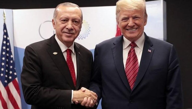 ERDOGAN BISEDË TELEFONIKE ME TRUMP/ Presidenti turk kërkon heqjen e sanksioneve ndaj Turqisë dhe forcimin e bashkëpunimit mes dy shteteve