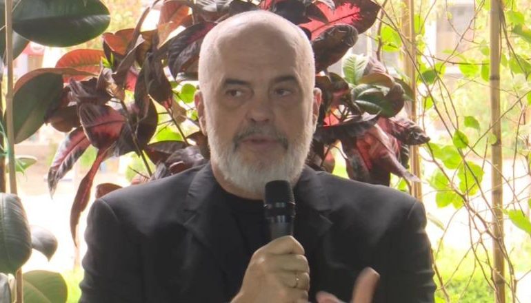TAKIM ME MËSUESIT E LUSHNJËS/ Rama: S’kemi më shqetësimin e pasigurisë së mësuesve, hiqeshit nga puna në mënyrë arbitrare për arsye politike