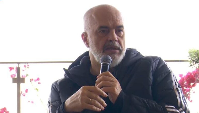 “KSAMILI SI KREVAT I MADH”/ Rama kritika bizneseve: Ka ngelur pa parë vetëm shezlongë nën ujë dhe çmime 1 mijë euro