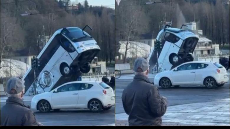 VIDEOLAJM/ Momenti kur autobusi për turistë bie në lumë në Itali