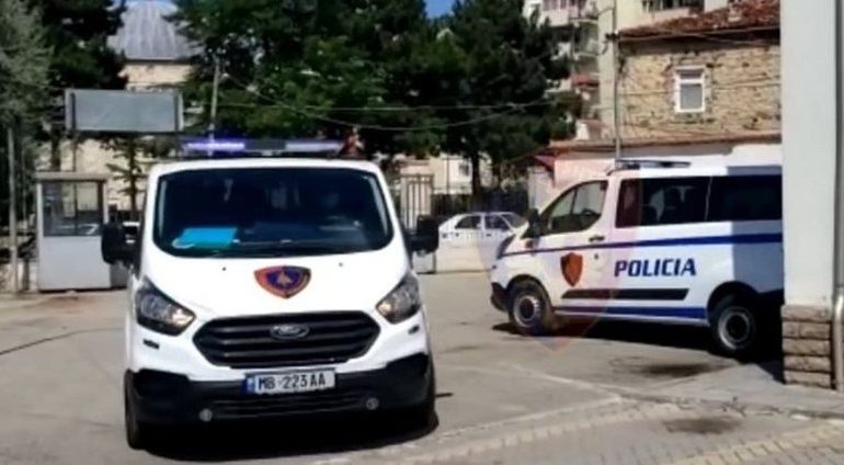 ATENTATI NË KAMËZ/ 30-vjeçari që ishte shënjestra e sulmit me armë merret nën hetim