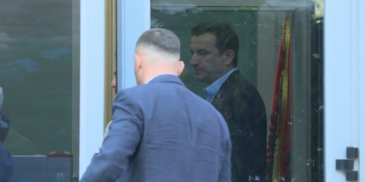“MA BËNË GROPËN SE KAM PUNUAR SHUMË”/ Veliaj: Lulin s’e gjeti gjë! Shqipërinë nuk e bëjnë qylaxhinjtë e llapaqenët