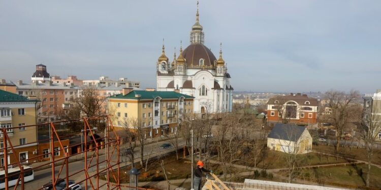 TRE VITE LUFTË/ Si është jeta për ukrainasit në zonat e pushtuara? Dëshmi nga Mariopuli: Shkollat po bëjnë