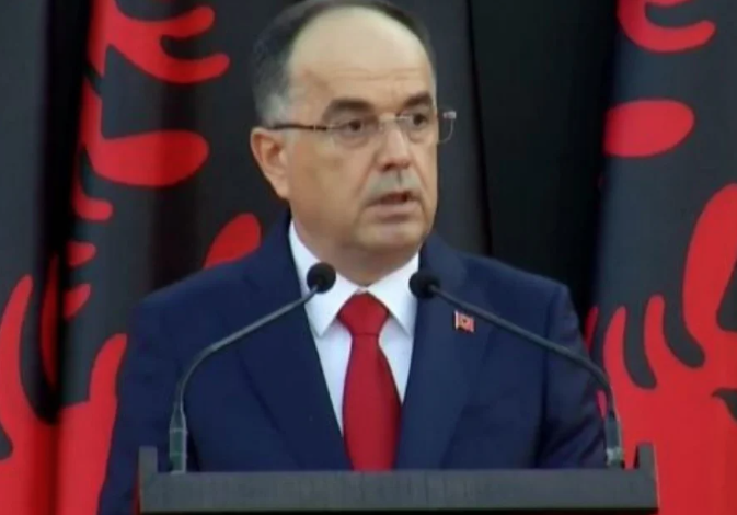 SOT DITA E VERËS/ Presidenti Begaj uron me shportën e ballokumeve të Elbasanit