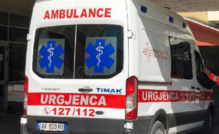 E RËNDË/ Gjendet pa shenja jete një person në Rrugën e Kombit! Dyshohet se e ka përplasur një automjet