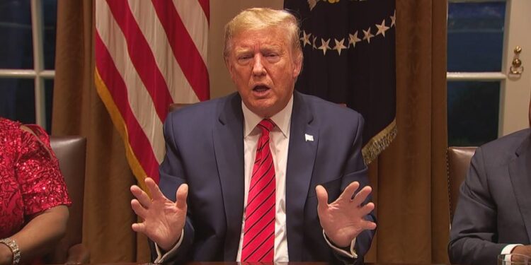 TRUMP I JEP NJË TJETËR GODITJE KIEVIT/ Planifikon dëbimin e mijëra emigrantëve ukrainas