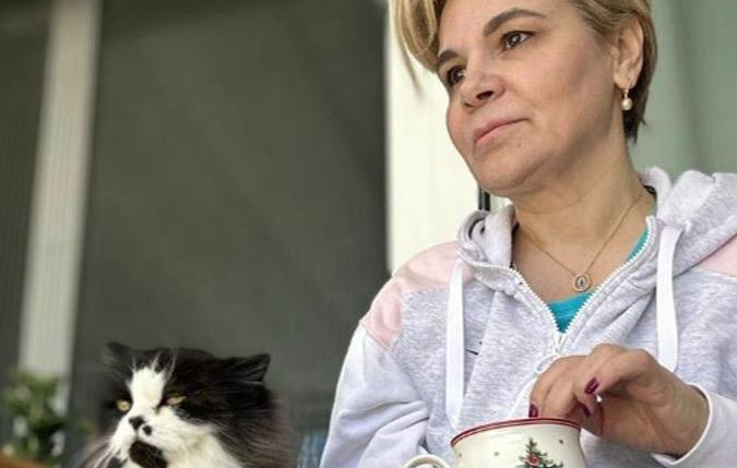 FOTOLAJM/ Kryemadhi shfaqet me macen e Metës: Me Sashën, shoqe besnike që s’të le asnjëherë vetëm