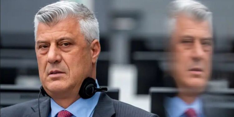 “MUND TË NDIKOJË DËSHMITARËT”/ Haga kërkon vijimin e paraburgimit për Hashim Thaçin, “u kapën” pas një pamje ku ish-presidenti ishte…