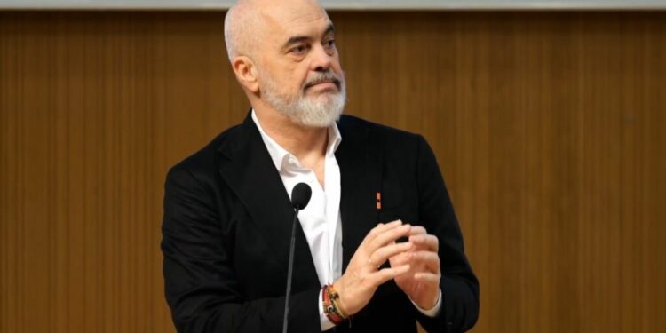 “E DIMË PËR ÇFARË LUFTON KËNETA”/ Rama: Asnjë lëkundje nga partitë që vijnë me tezet dhe baballarët nëpër lista