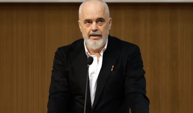 THYHET GOTA GJATË FJALIMIT TË TIJ NË ATHINË/ Rama: Kështu do plasë syri i keq i kënetës edhe në 11 maj