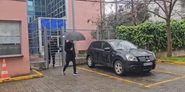 FOTOLAJM/ Biznesmeni Gazmend Demi paraqitet të dielën në Prokurorinë e Posaçme