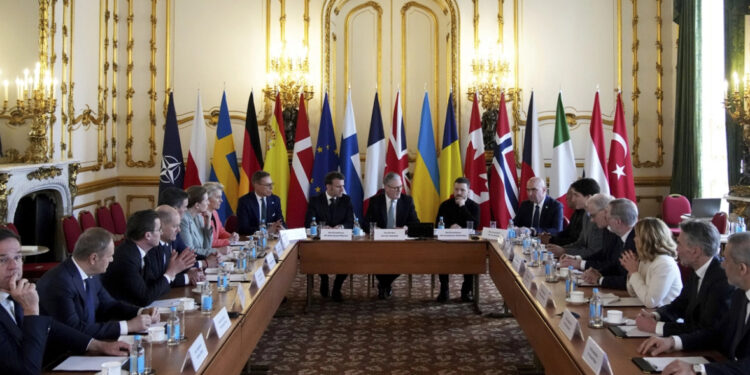 SAMITI NË LONDËR/ Starmer i drejtohet Zelenskyt: Ne jemi të gjithë në anën tuaj, do ju mbështesim