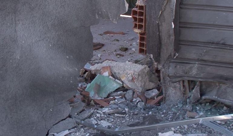 TRONDITET FUSHË-KRUJA/ Shpërthim eksplozivi në murin e jashtëm në një punishte sallami