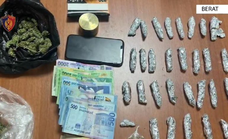 E PËSON KEQ/ Shiste drogë në qytetin e Beratit, arrestohet 24-vjeçari (EMRI)