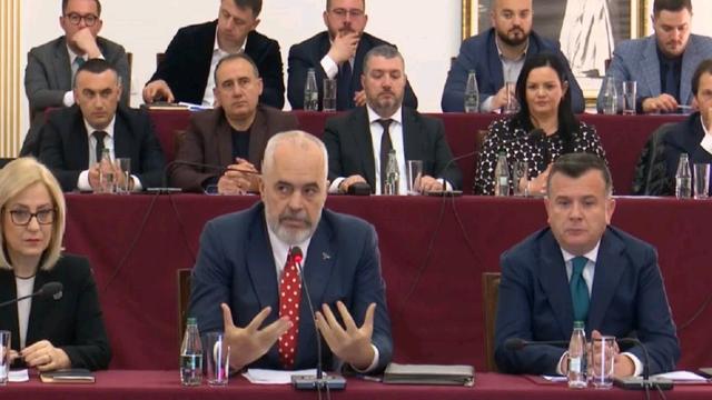 “NE NUK ULËRASIM KUR NA GODET DREJTËSIA”/ Rama: Të tjerët pretendojnë se janë parti të burgosurish politikë