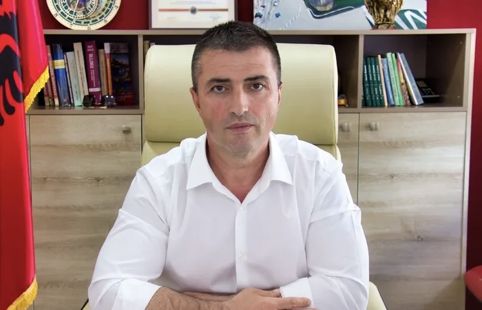 PAS AGRON MALAJT/ Jep dorëheqjen dhe kryetari i Bashkisë Tepelenë, Tërmet Peçi