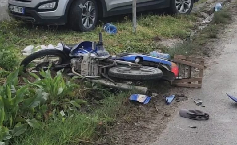 AKSIDENT I FRIKSHËM NË FIER/ Motori përplas nga mbrapa makinën, një i lënduar