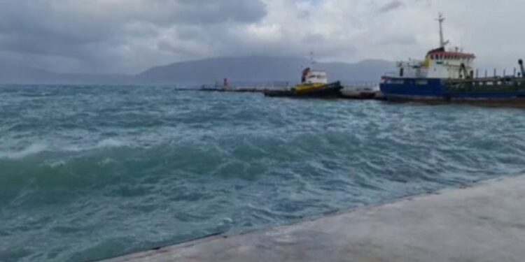 MOTI I KEQ/ Pezullohen lundrimet e trageteve Durrës-Bari dhe anasjelltas