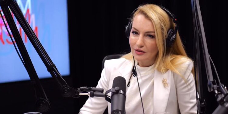“E NISA RRUGËTIMIN TIM PËR T’U BËRË VIOLINISTE”/ Romina Kuko rrëfen historinë e saj në podcastin e Ramës