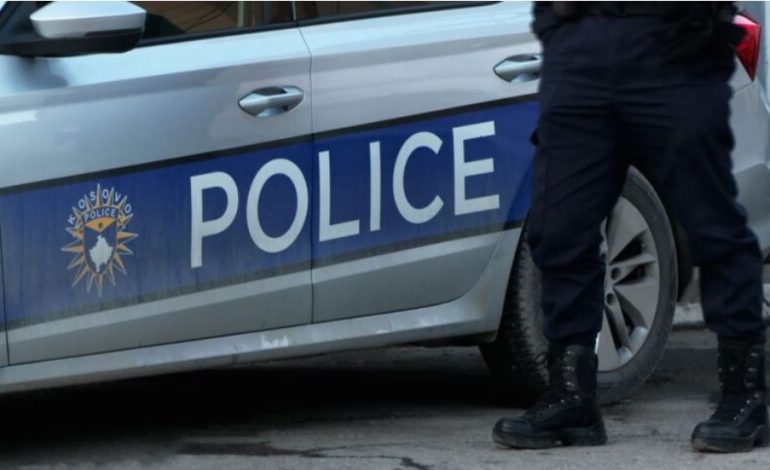 E PAZAKONTË/ Një gruaje në Banjskë i gjendet armatim, pushkë, fishekë dhe çantë ushtrie