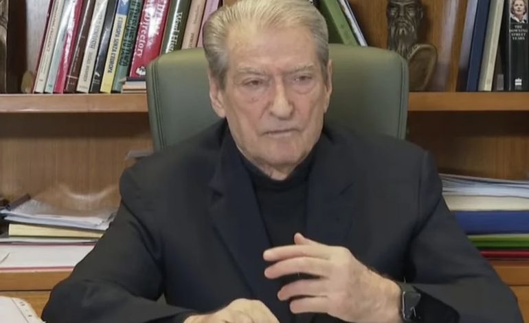 “PATRONAZHISTËT FAMËZINJ”/ Berisha komenton listën e PS: Përbëhet nga kandidatë me dosje në SPAK…