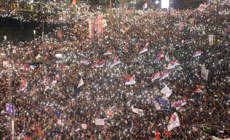 PROTESTA NË BEOGRAD/ Vuçiç: E kemi kuptuar mesazhin. Kur mblidhen kaq shumë njerëz ne duhet të ndryshojmë