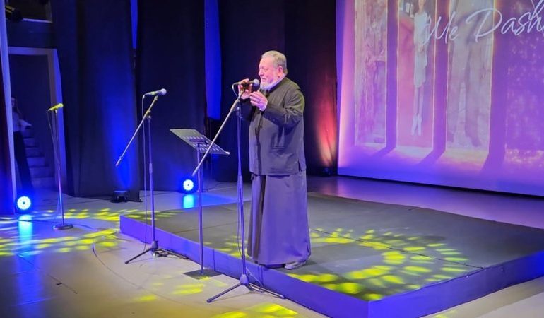 PRIFTI MUZIKANT I KORÇËS/ Një koncert festiv është organizuar në teatrin “Andon Zako Çajupi”