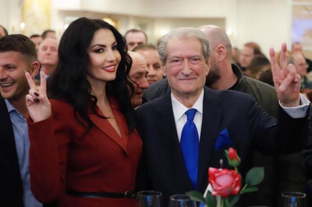 “U BË BARCALETË…”/ Mbështetësja e flaktë e Berishës denoncon manipulimin e primareve