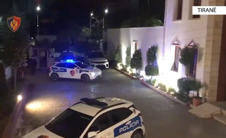 “MJESHTËR I VJEDHJEVE”/ Arrestohet 37-vjeçari në Tiranë, dyshohet se shtyu dhe dy të mitur për të…