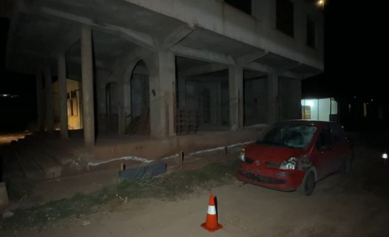 DETAJET/ Gjendet e braktisur makina që përplasi për vdekje 55-vjeçarin në aksin Pogradec-Qafë Thanë. Në kërkim drejtuesi i mjetit