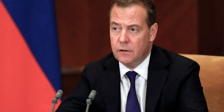 HABIT Medvedev: Rusia dhe Amerika janë në dhomën e ngrënies, Kievi është pjata kryesore