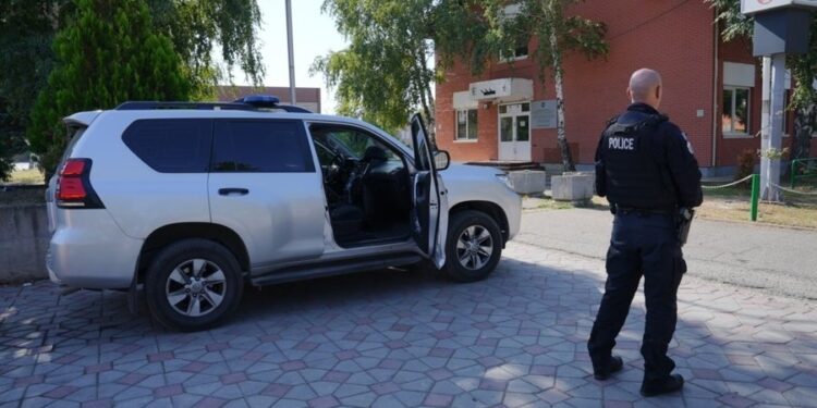 KONTRABANDË ARMËSH DHE MUNICIONESH/ Aksion i madh i policisë së Kosovës në Mitrovicë