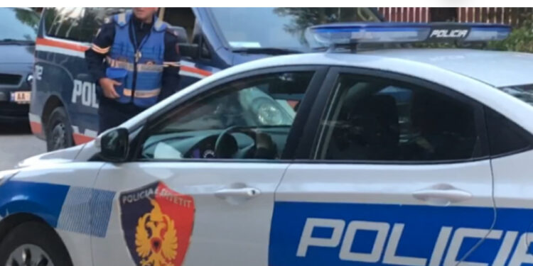 E PËSON KEQ/ Pagoi me para false në një pikë karburanti, arrestohet 22 vjeçari turk në Fier