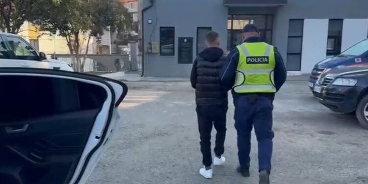 POLICIA AKSION KUNDËR LOJËRAVE TË FATIT EDHE NË ELBASAN/ Arrestohet një person, ja çfarë ndodhi me dy efektivët