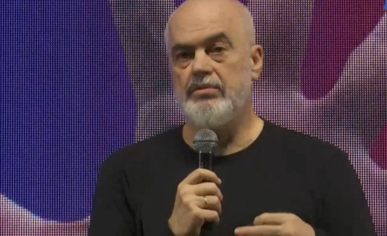 “11 MAJI, VOTË PËR TË NDARË EPOKA”/ Rama me kandidatët në Gjirokastër: Kush do negociojë me BE-në? Bufi apo Luli që fle gjumë?!