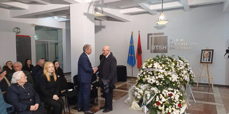 LAMTUMIRË SAIMIR DEMI/ Gazetari përcillet për në banesën e fundit
