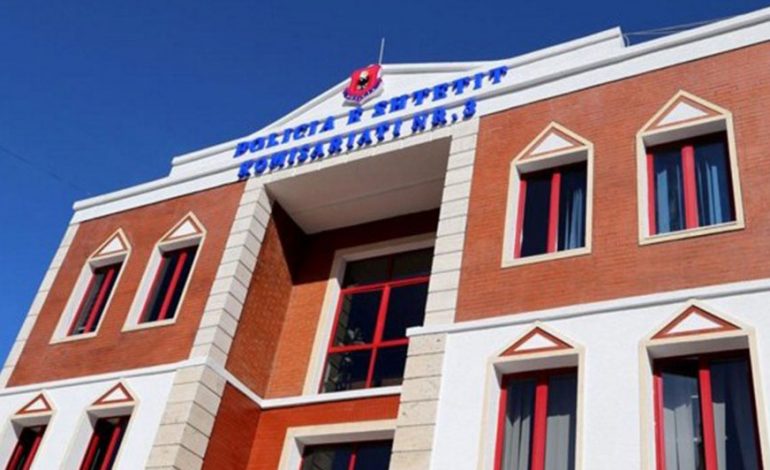 ARRESTOHET 27-VJEÇARI NË TIRANË/ Mbajti pa dëshirë në banesë 15-vjeçaren dhe e ngacmoi. Policia i gjeti edhe…
