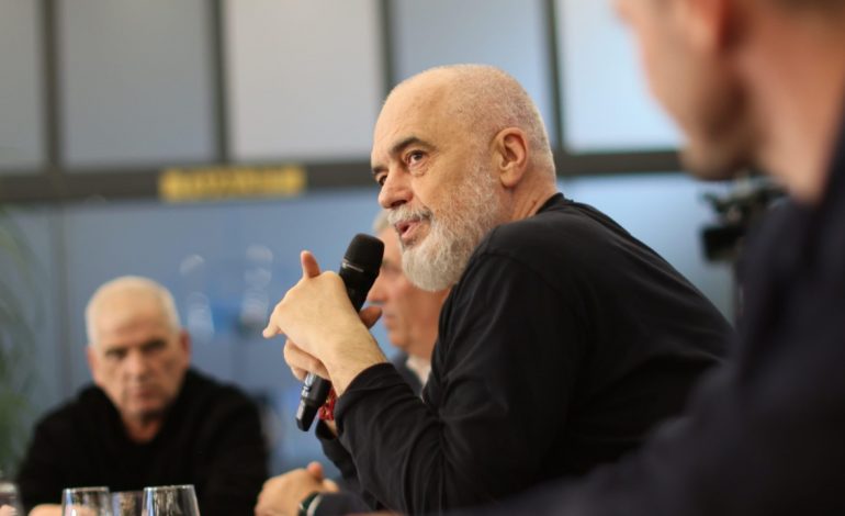 “BUFI E KISHTE PRANUAR QË ËSHTË BUF”/ Rama i përgjigjet Berishës: Na tregon si do bëhet Shqipëria me Kujtim Gjuzin