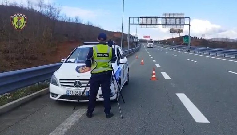 POLICIA GJOBA SHOFERËVE PROBLEMATIKË/ Apelon për kujdes: Intensifikojmë kontrollet me makina inteligjente, radarë e dronë
