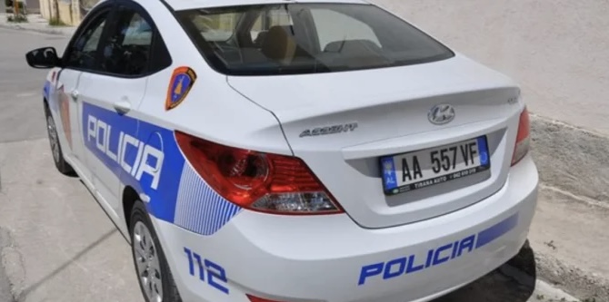 U ARRESTUAN PËR VJEDHJE DHE DROGË/ Policia e Shkodrës u sekuestron në banesë 2 armë zjarri dhe municion luftarak