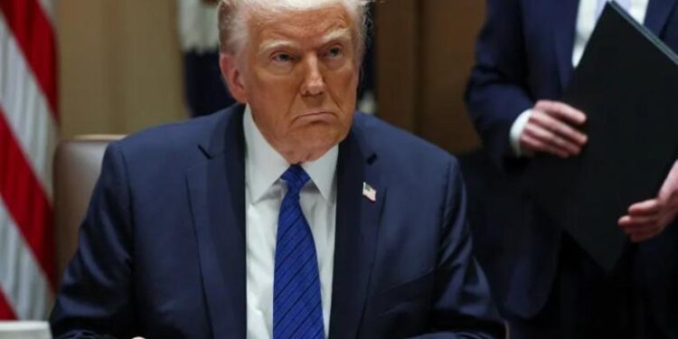 KËRCËNON SËRISH/ Trump: Nuk përjashtoj përdorimin e forcës ushtarake për të marrë Groenlandën