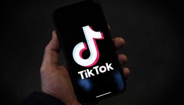 “NA JEP 1 MIJË EURO TË TË FSHIJMË FOTOT…”/ Kërcënuan një person përmes TikTok, arrestohet 27-vjeçari në Tiranë, nën hetim bashkëpunëtorja