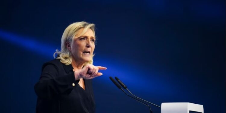 LE PEN DËNOHET ME 4 VITE BURG/ Humb të drejtën e kandidimit në zgjedhjet presidenciale
