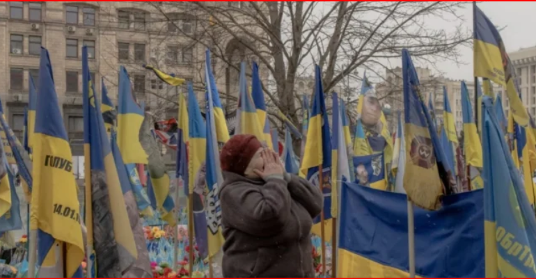 “LUFTOI SI NJË LUAN”/ Ukrainasit mbështesin Zelenskyn pas përplasjes me Trump