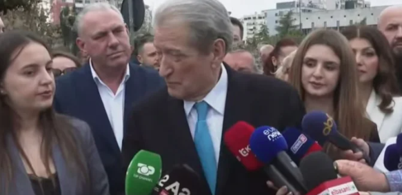 DASH SULA NË PARTINË E LAPAJT? Berisha nga Elbasani: Gabim i madh, por ka kohë ta mendojë…