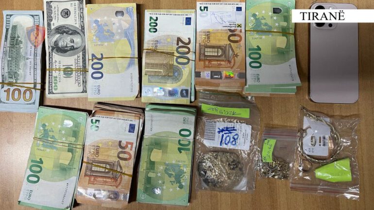 FLORI KONTRABNDË DREJT SHQIPËRISË/ Përfundon në burg 39-vjeçari turk, sekuestrohen rreth 50 mijë euro