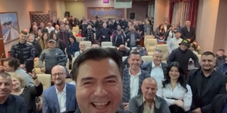 “MOS U MERR E SHOKËT E MI”/ Basha i përgjigjet Ramës: Kujdes se s’na ndalon dot as me fabrikë duhani më