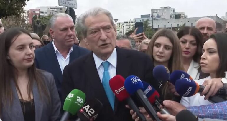 DITA E VERËS/ Berisha shkon në Elbasan, pritet me verore dhe ballokume: Pas 11 majit zbatojmë…